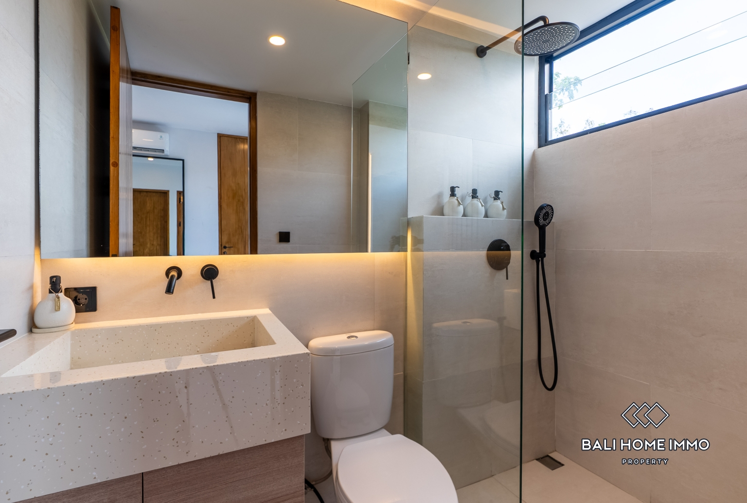 BEAUTIFUL 3 BEDROOM VILLA FOR SALE LEASEHOLD and Freehold IN UNGASAN view 21