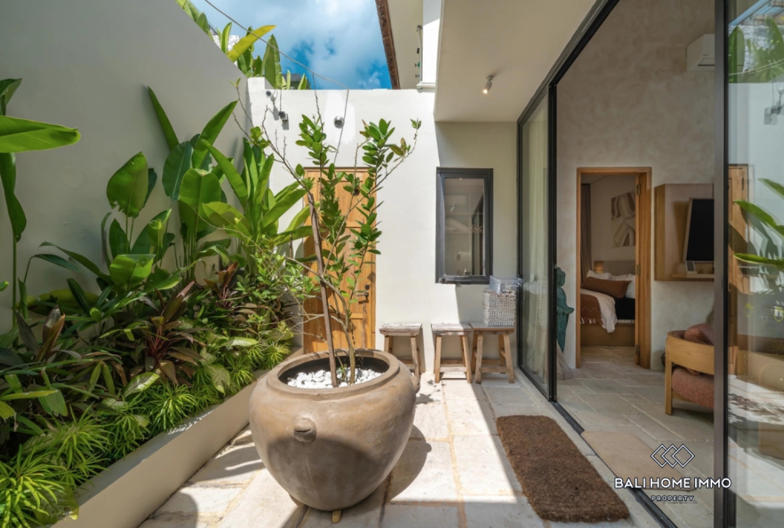 Villa de 3 chambres à coucher à vendre avec bail près de Seseh Beach Bali view 23