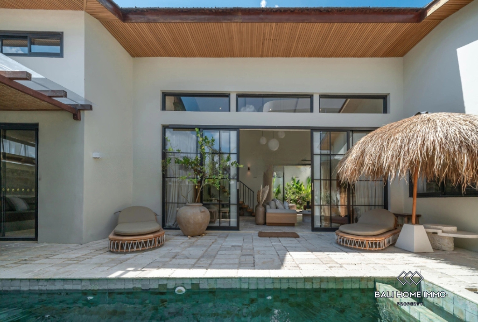 Villa de 3 chambres à coucher à vendre avec bail près de Seseh Beach Bali view 24