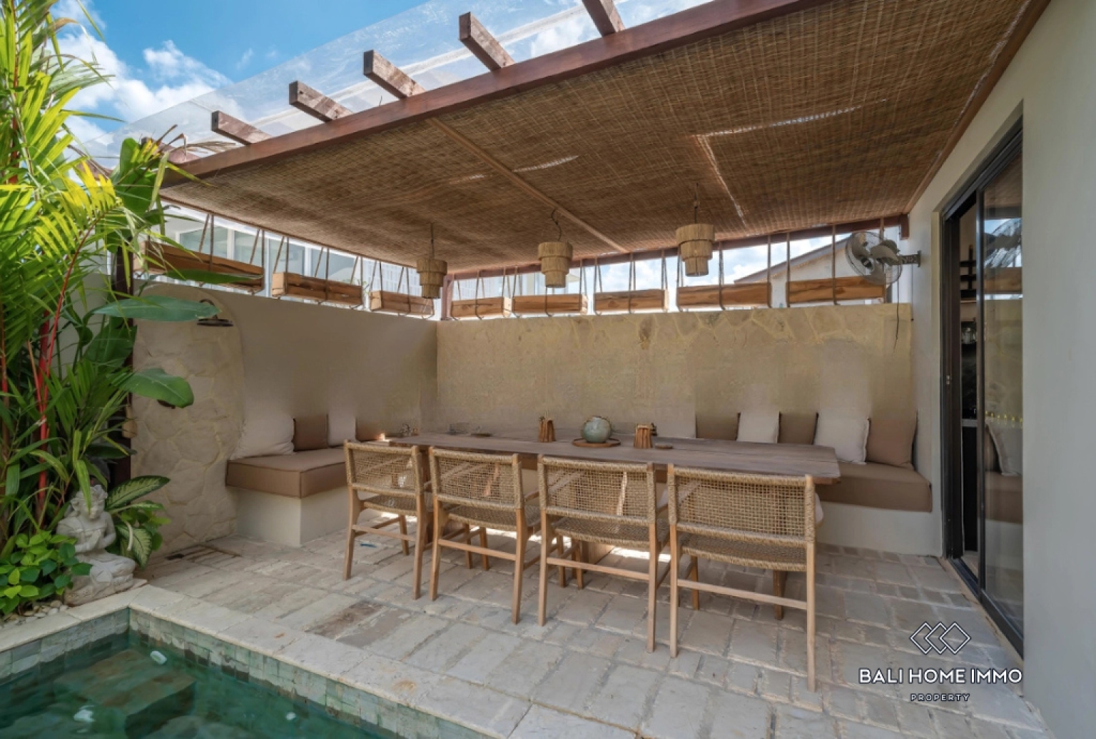 Villa de 3 chambres à coucher à vendre avec bail près de Seseh Beach Bali view 2
