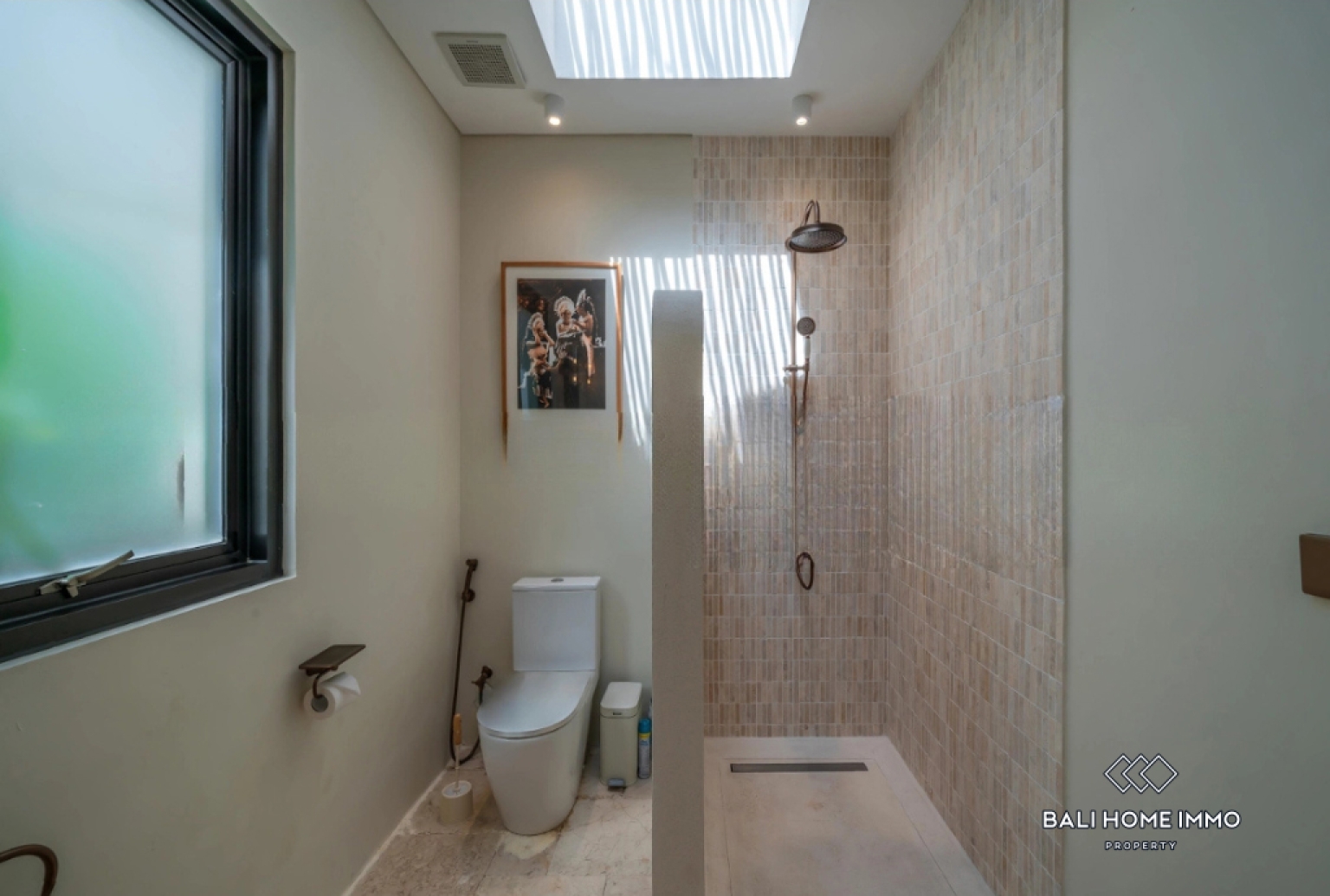 Villa de 3 chambres à coucher à vendre avec bail près de Seseh Beach Bali view 22
