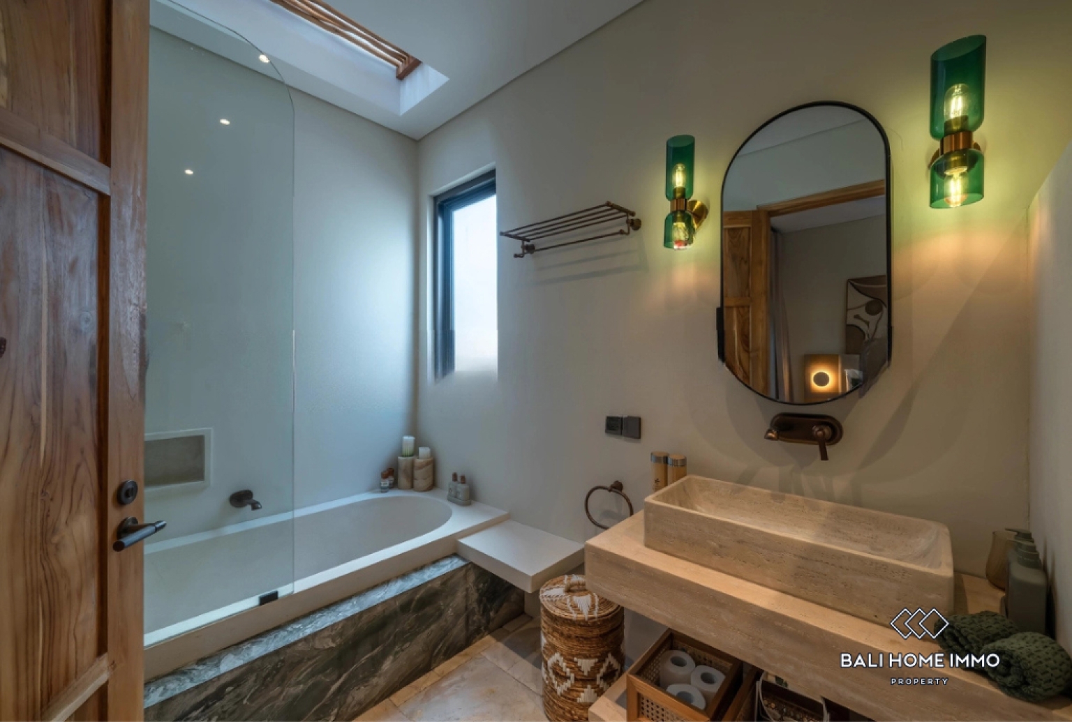 Villa de 3 chambres à coucher à vendre avec bail près de Seseh Beach Bali view 19