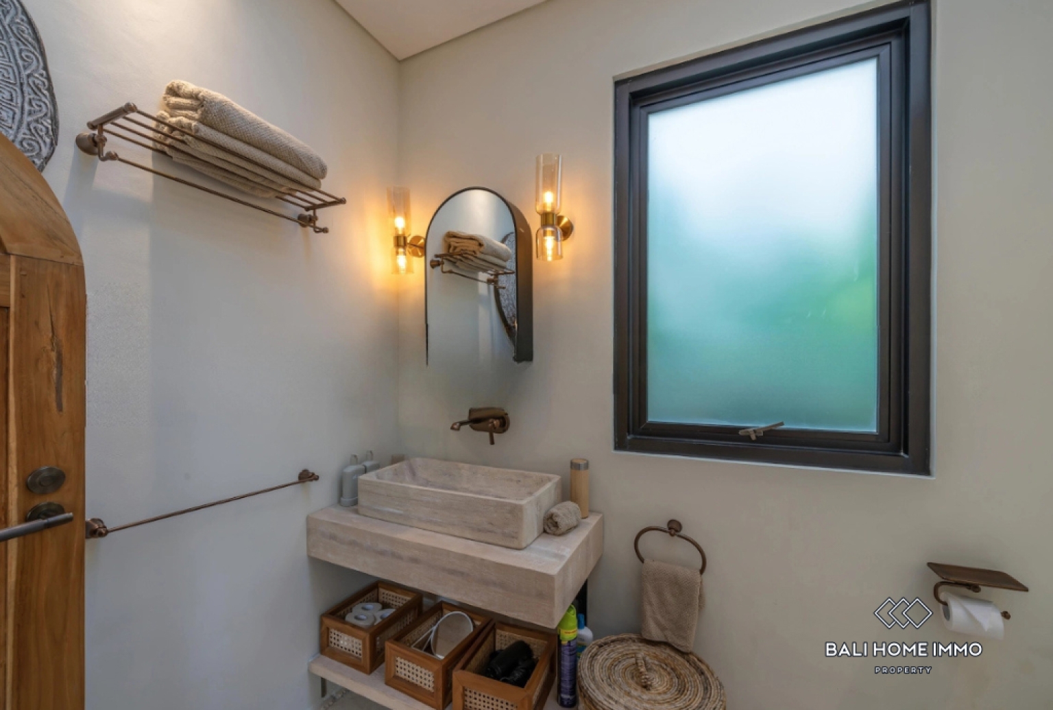 Villa de 3 chambres à coucher à vendre avec bail près de Seseh Beach Bali view 20