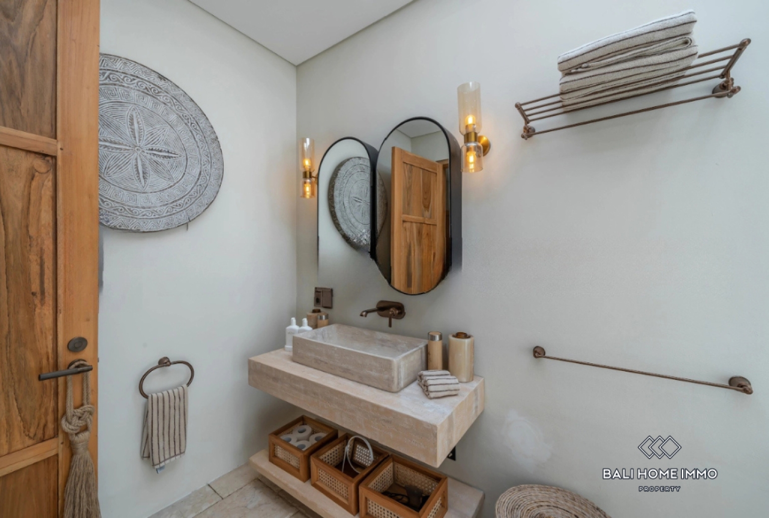 Villa de 3 chambres à coucher à vendre avec bail près de Seseh Beach Bali view 18