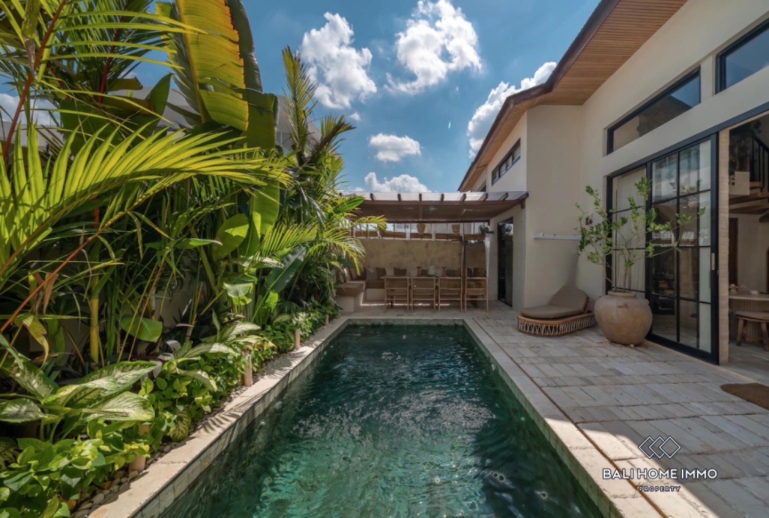 Villa de 3 chambres à coucher à vendre avec bail près de Seseh Beach Bali view 27