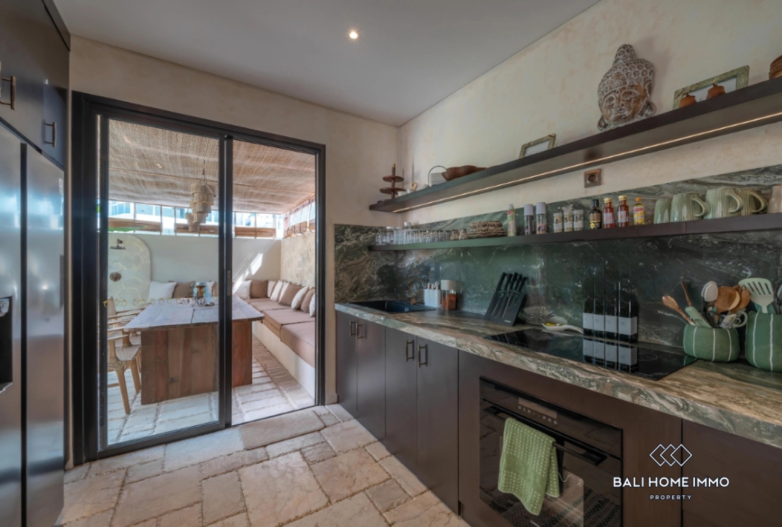 Villa de 3 chambres à coucher à vendre avec bail près de Seseh Beach Bali view 10