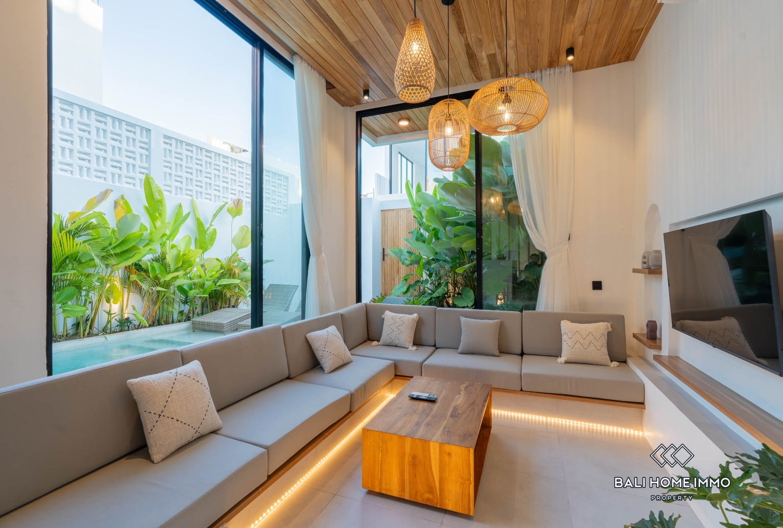 Villa moderne de 4 chambres sur plan à vendre à Umalas, Bali view 3