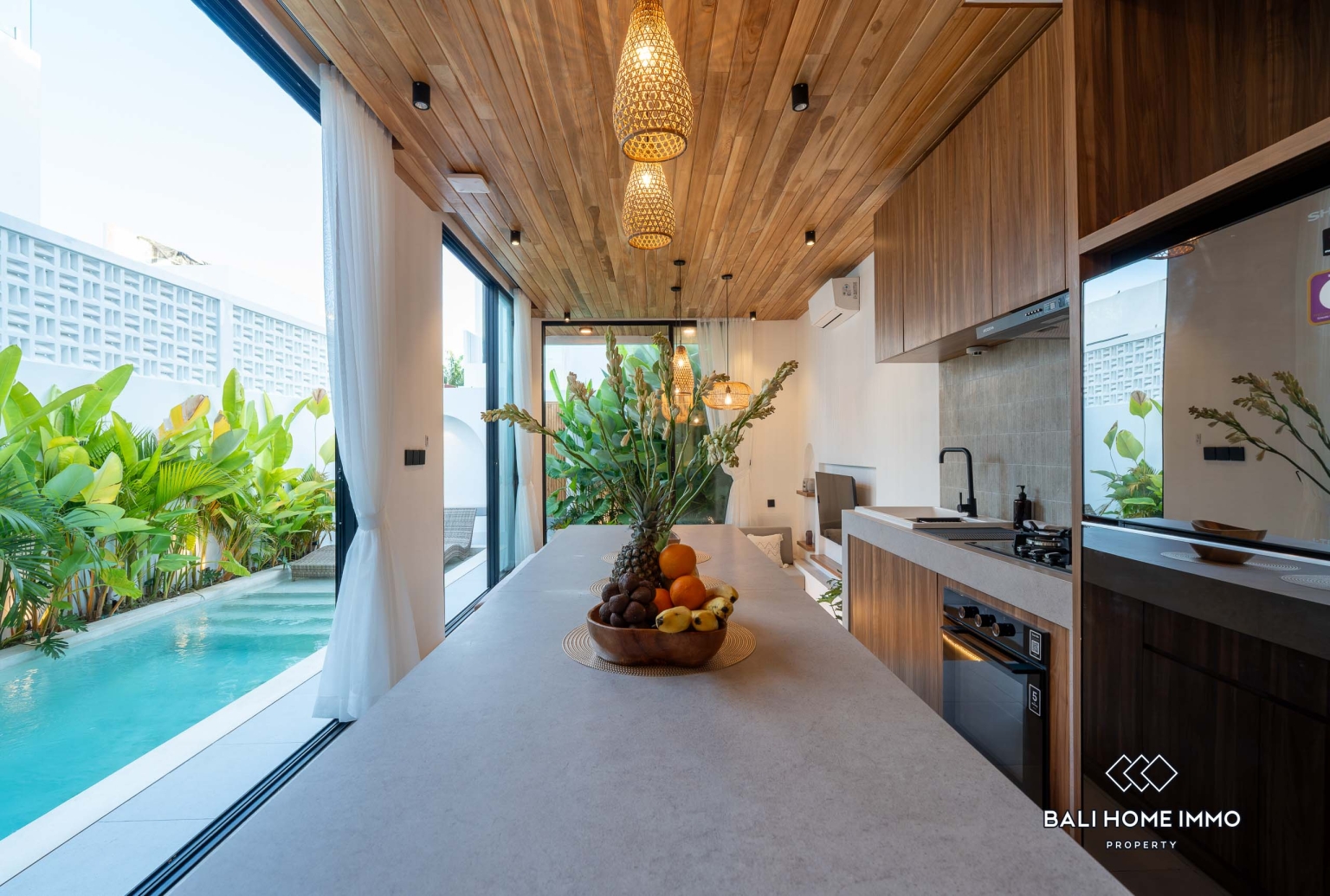Villa moderne de 4 chambres sur plan à vendre à Umalas, Bali view 6