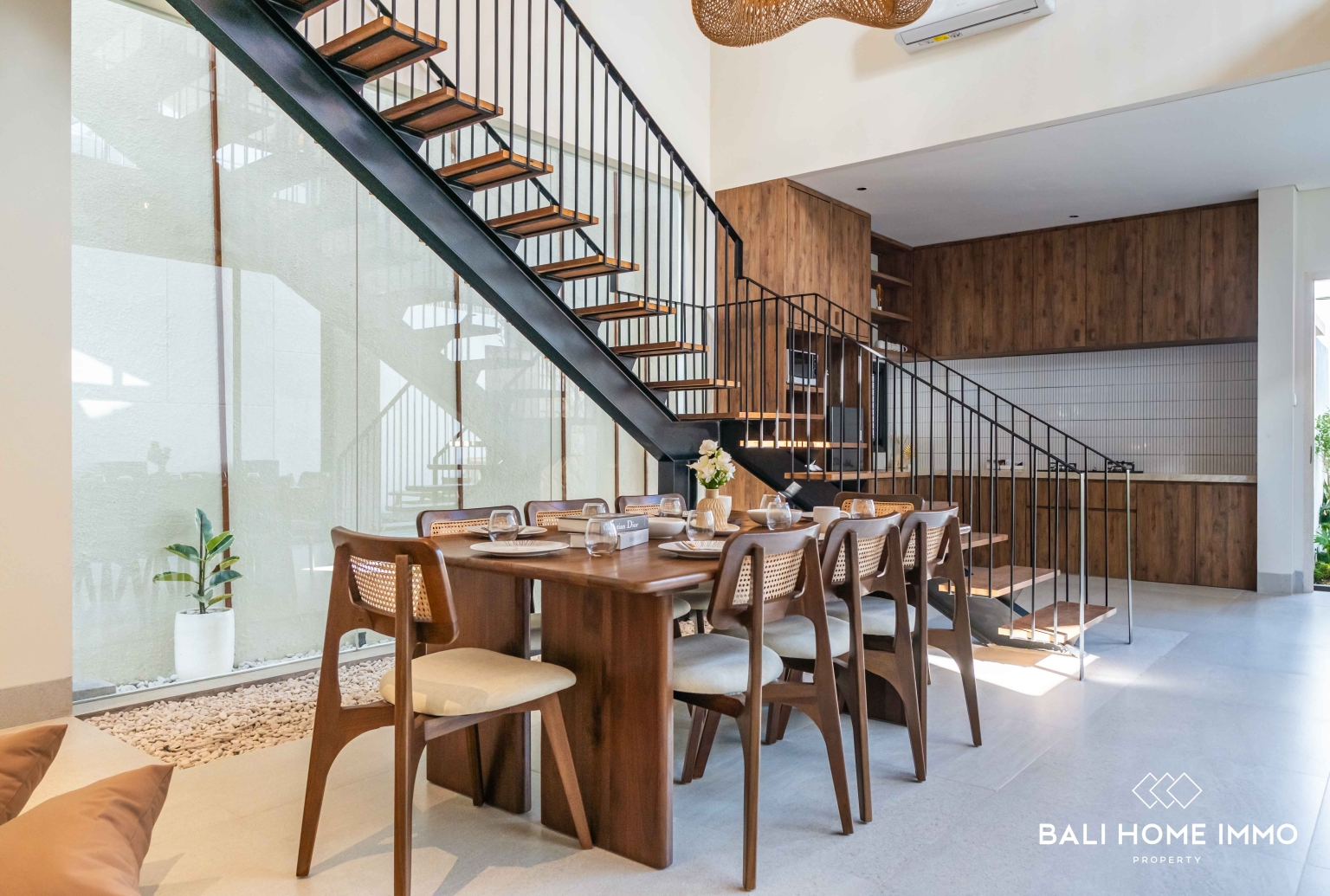 Villa baru dengan 4 kamar untuk dijual dan disewa di Seminyak. view 7