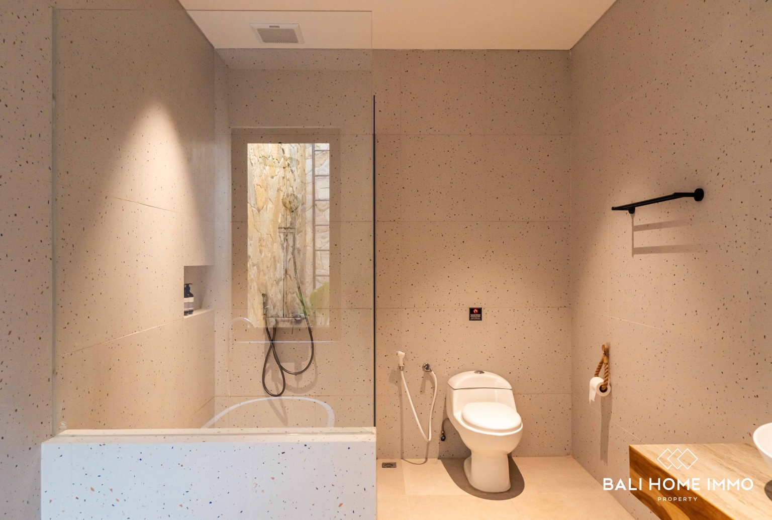 Villa baru dengan 4 kamar untuk dijual dan disewa di Seminyak. view 24