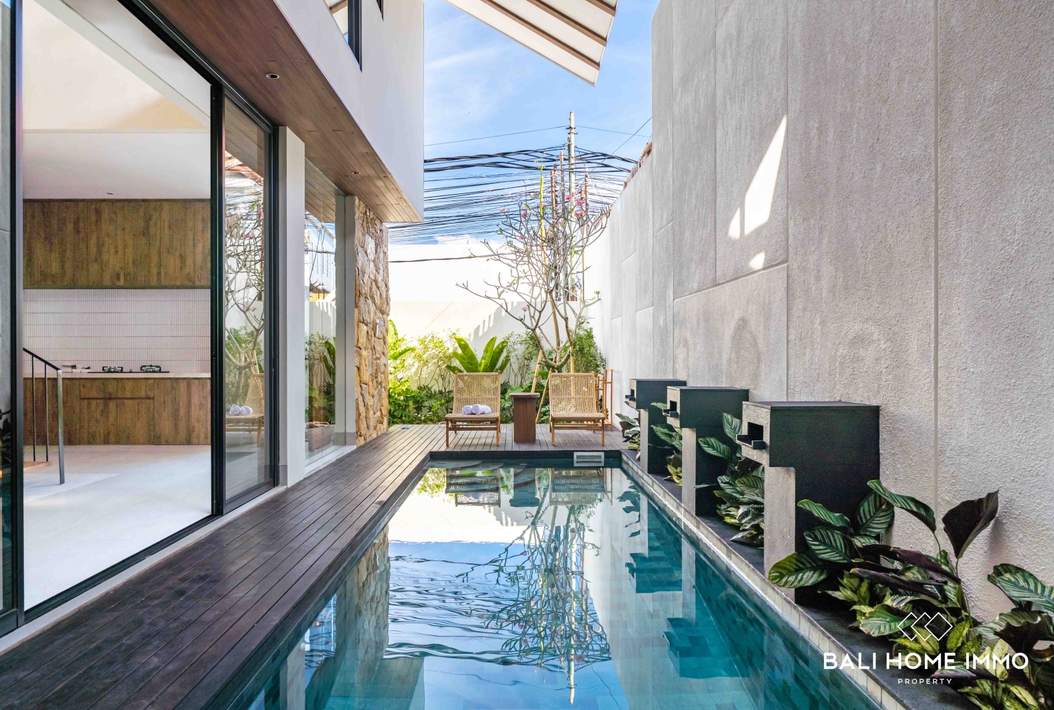 Villa baru dengan 4 kamar untuk dijual dan disewa di Seminyak. view 2