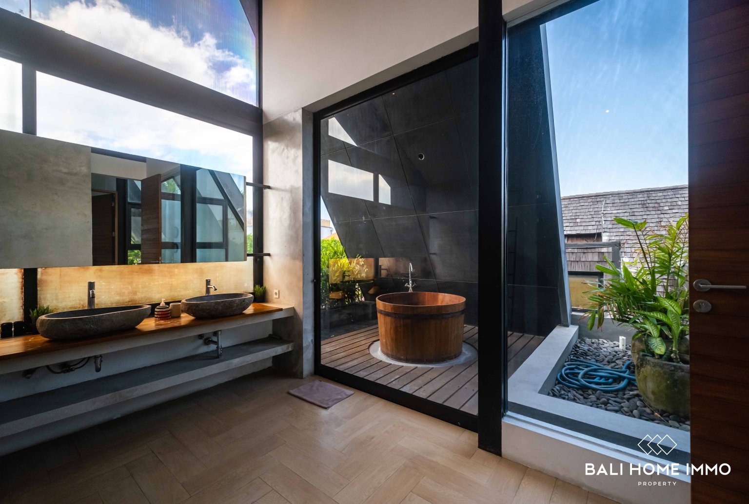 Peaceful 4 Bedroom Villa for Freehold Sale in Berawa Bali view 22