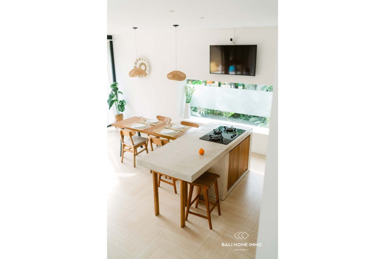 Villa Tenang dengan 4 Kamar Dijual dengan Hak Milik di Berawa, Bali view 3