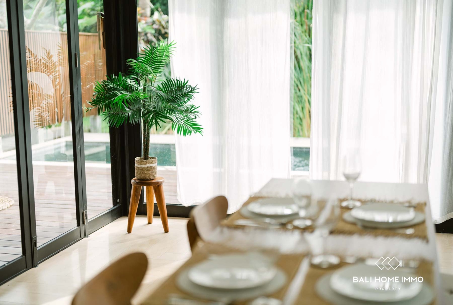 Villa Tenang dengan 4 Kamar Dijual dengan Hak Milik di Berawa, Bali view 5