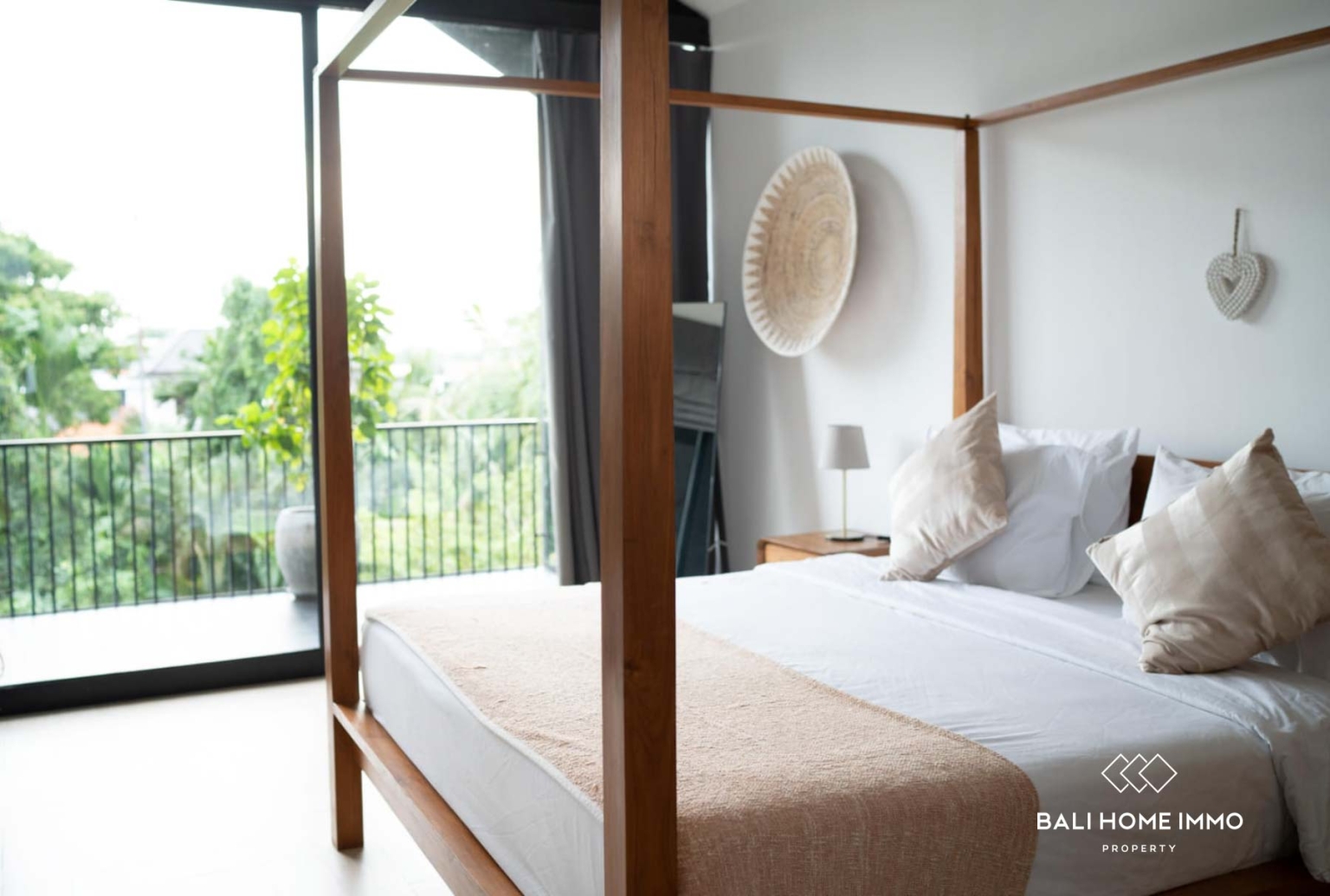 Villa Tenang dengan 4 Kamar Dijual dengan Hak Milik di Berawa, Bali view 9