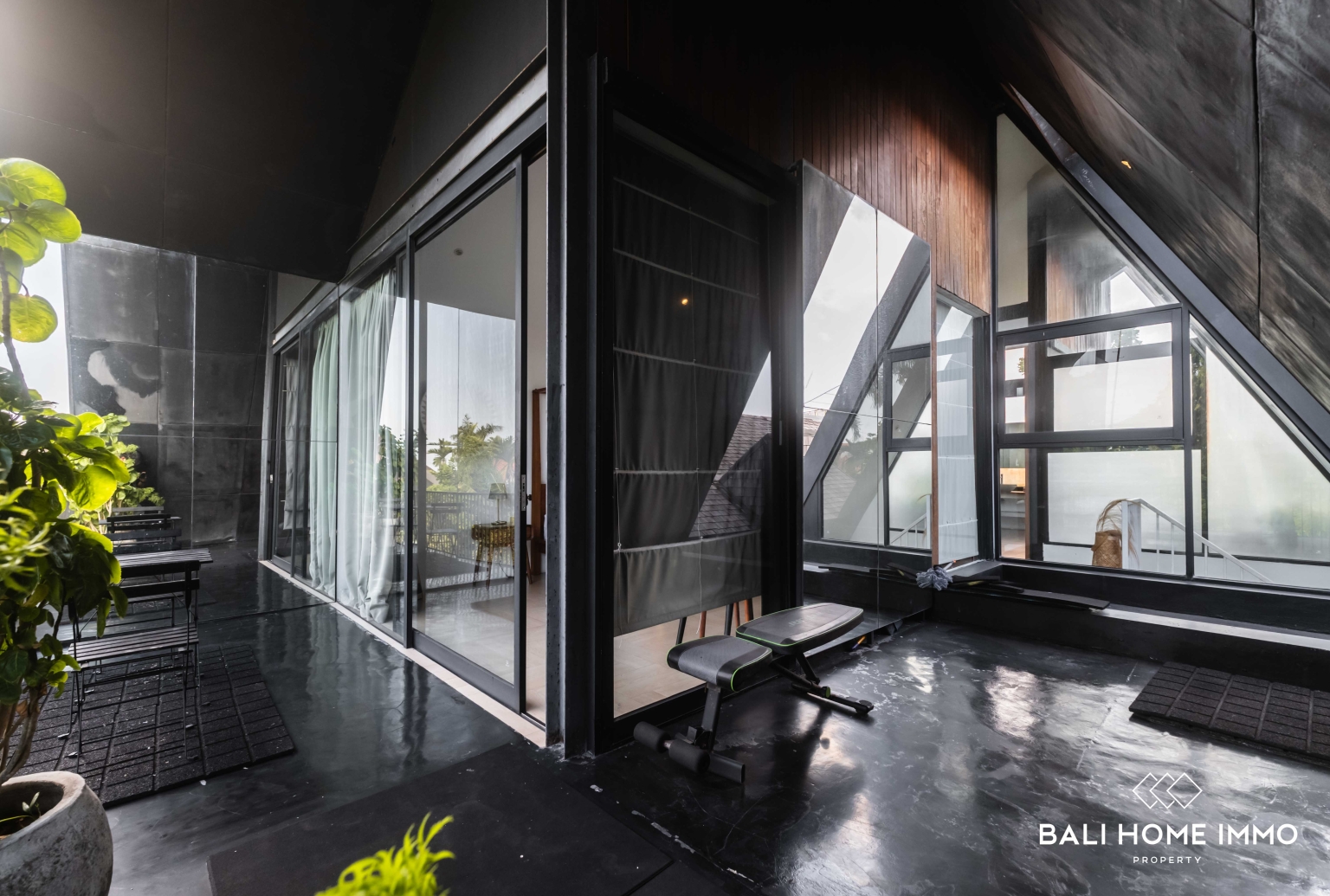 Peaceful 4 Bedroom Villa for Freehold Sale in Berawa Bali view 28