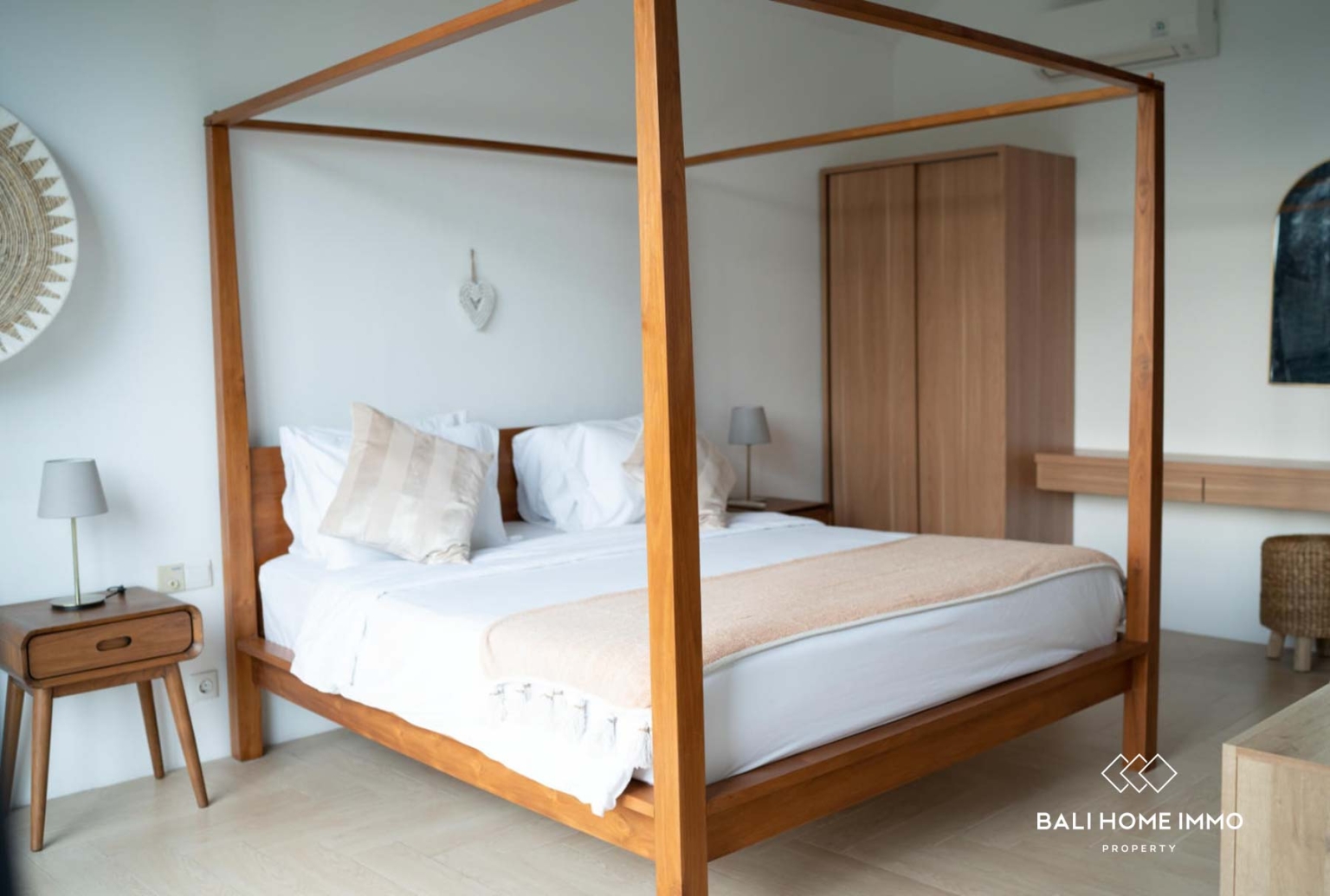 Villa Tenang dengan 4 Kamar Dijual dengan Hak Milik di Berawa, Bali view 8