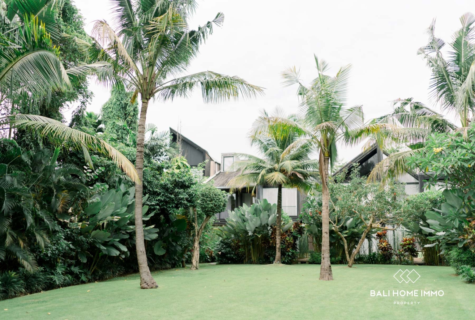 Villa Tenang dengan 4 Kamar Dijual dengan Hak Milik di Berawa, Bali view 22