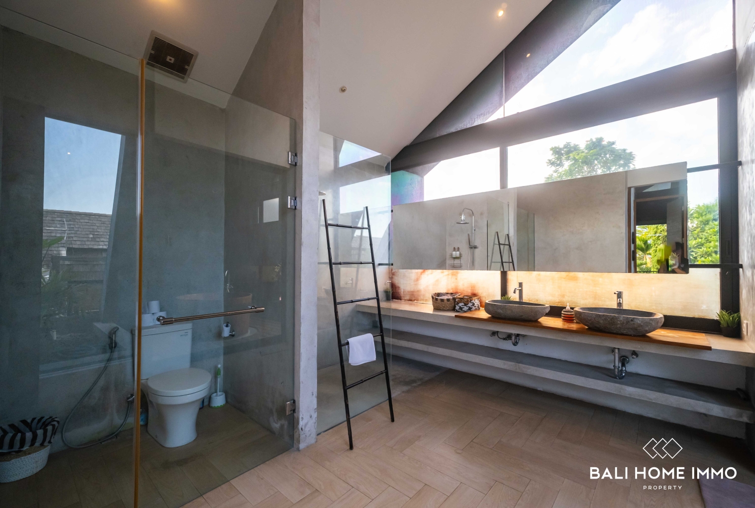 Peaceful 4 Bedroom Villa for Freehold Sale in Berawa Bali view 24