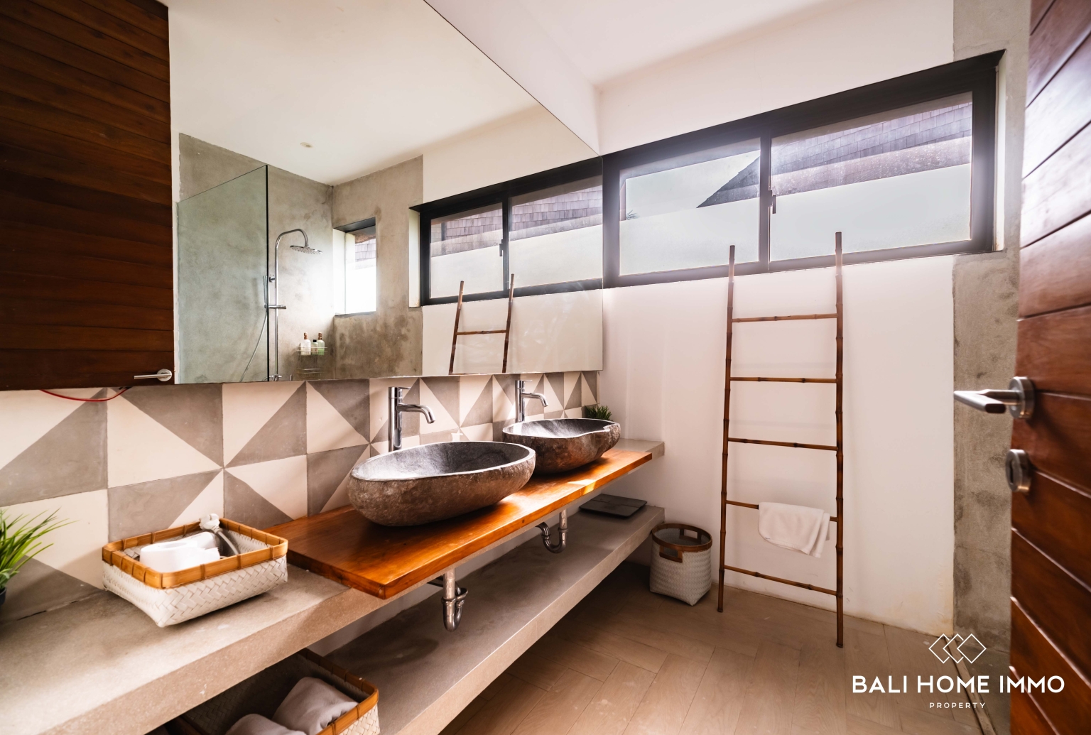 Peaceful 4 Bedroom Villa for Freehold Sale in Berawa Bali view 26