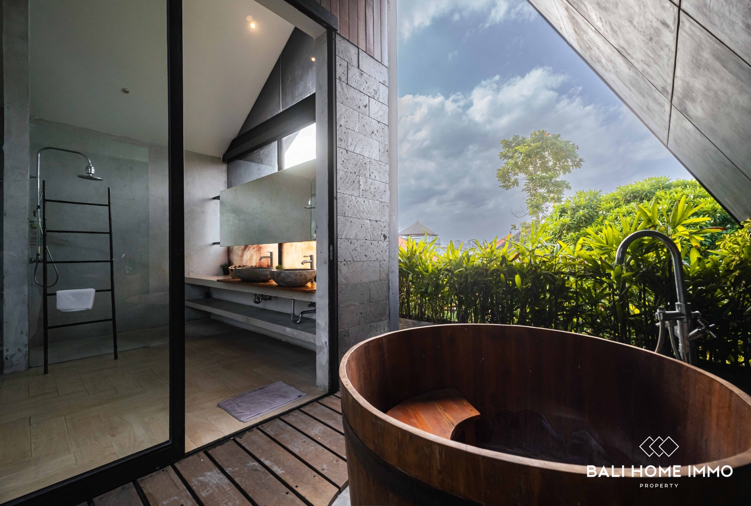 Peaceful 4 Bedroom Villa for Freehold Sale in Berawa Bali view 23
