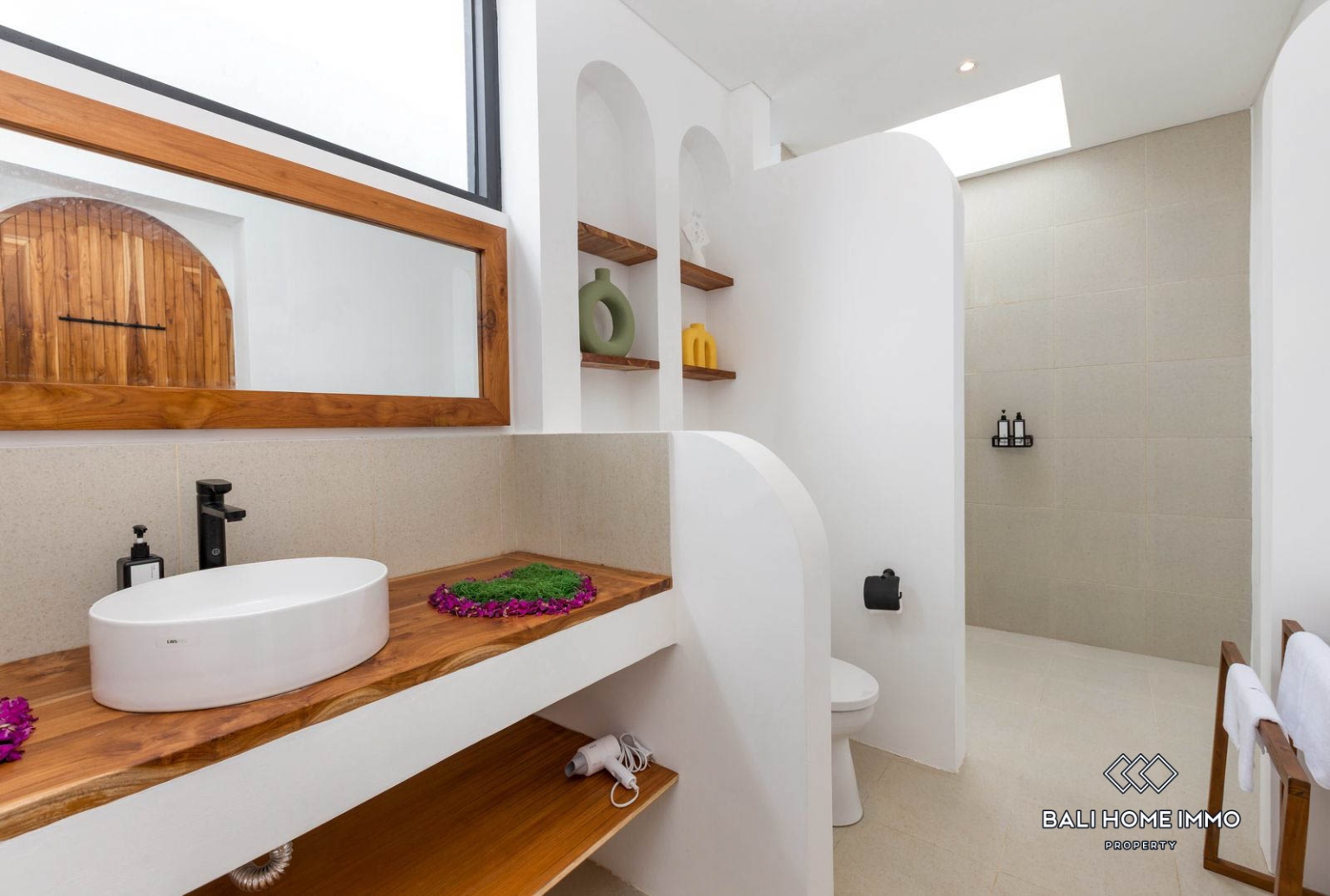 Prestigious 3-Bedroom Modern Tropical Villa For Sale in Pejeng Kawan view 11
