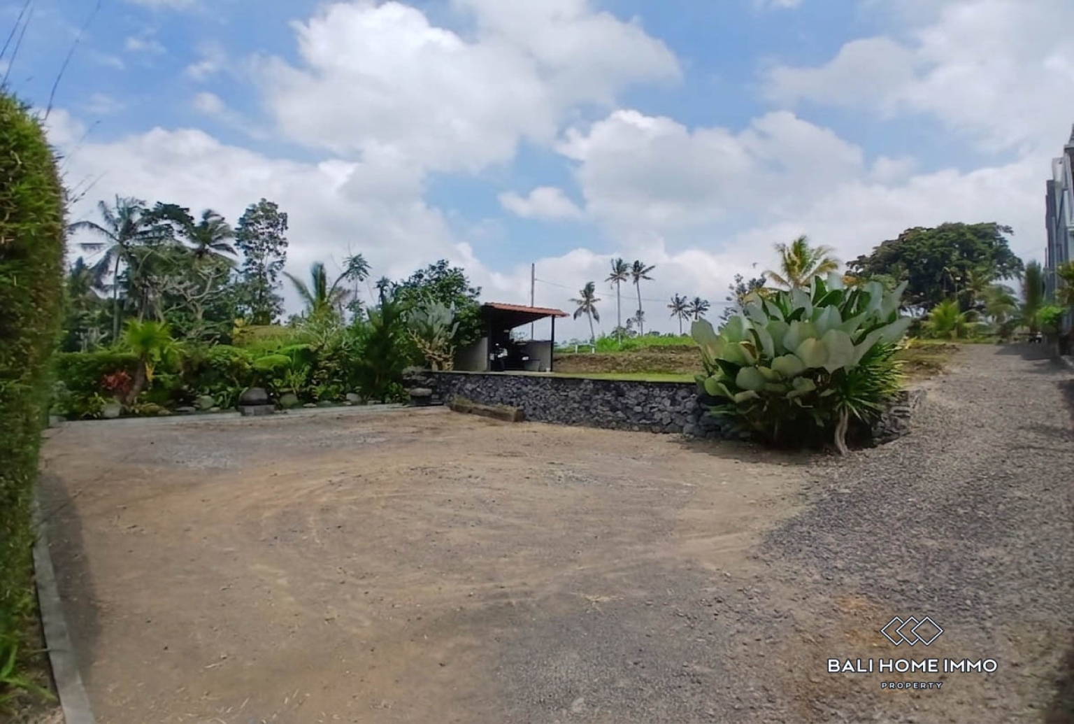 Prime 1500 m² Land with Charming Wooden Joglo  for sale in Bukian, Payangan view 18