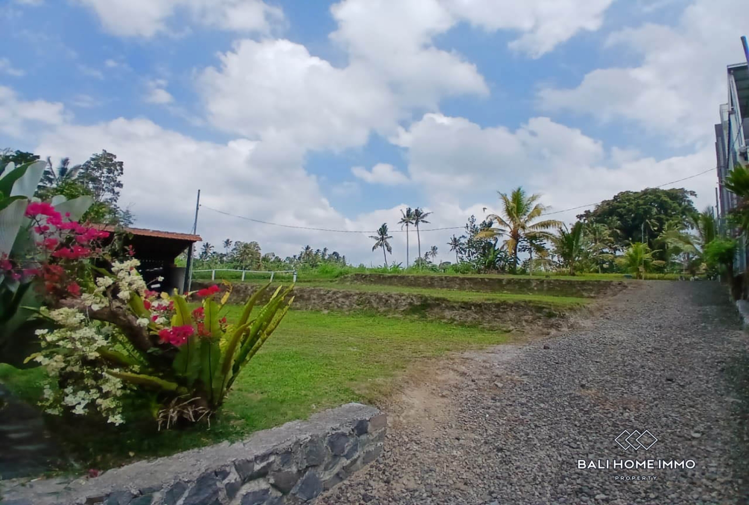 Prime 1500 m² Land with Charming Wooden Joglo  for sale in Bukian, Payangan view 19