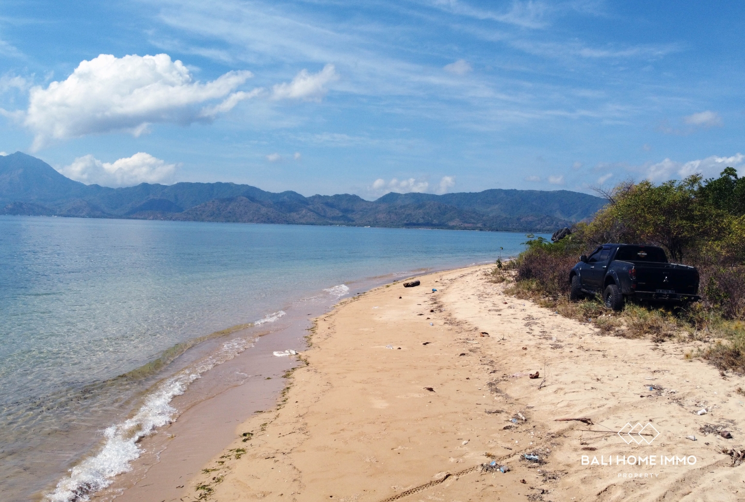 Prime 6,6 Hectare Beachfront for sale Land in Sumbawa view 2