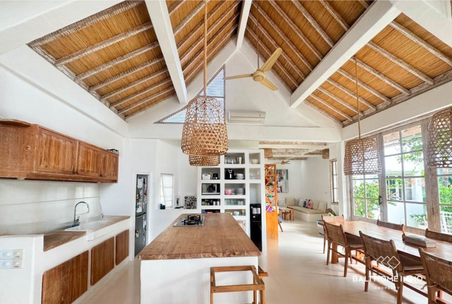 Private 4 Bedroom Tropical Retreat For Rent in Umalas view 5
