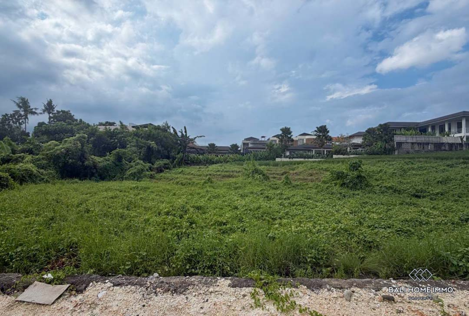 Ready build land in residential area for sale in Tumbak Bayuh Canggu Pererenan view 3