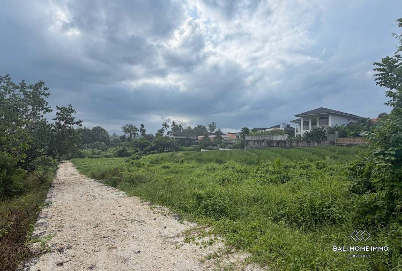 Ready build land in residential area for sale in Tumbak Bayuh Canggu Pererenan view 5