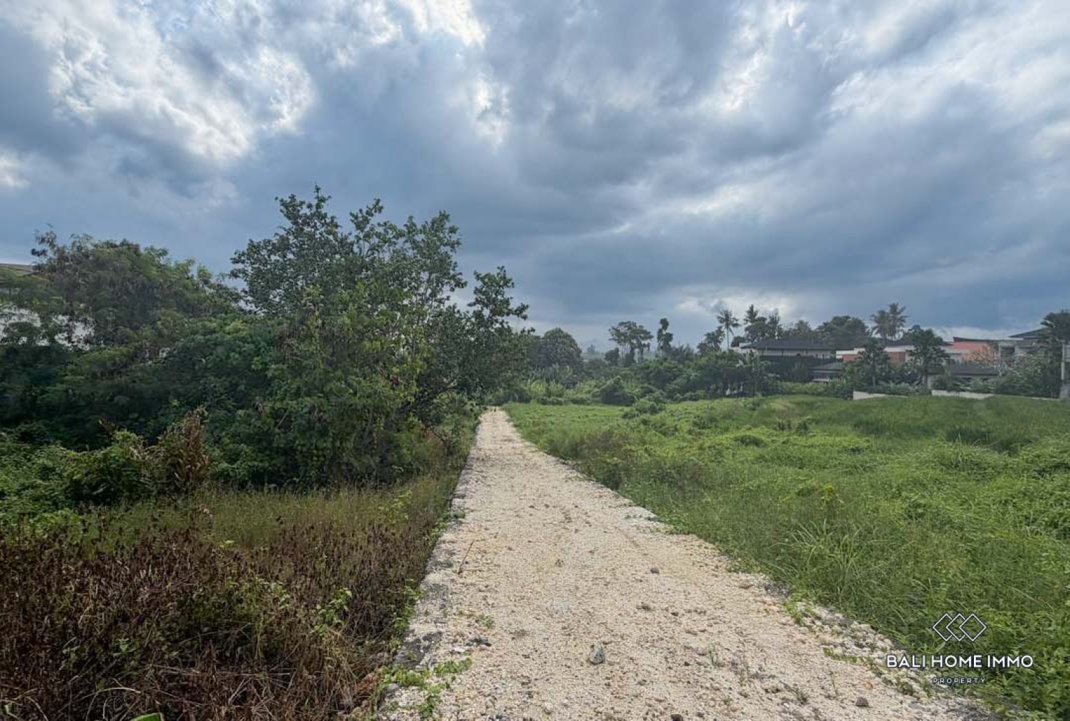 Ready build land in residential area for sale in Tumbak Bayuh Canggu Pererenan view 7
