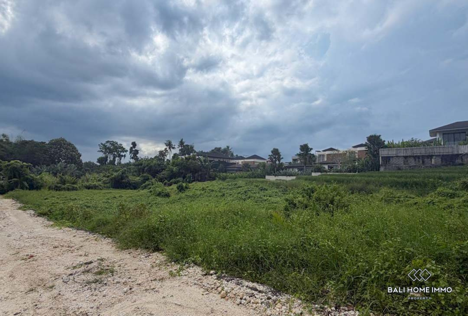 Ready build land in residential area for sale in Tumbak Bayuh Canggu Pererenan view 4