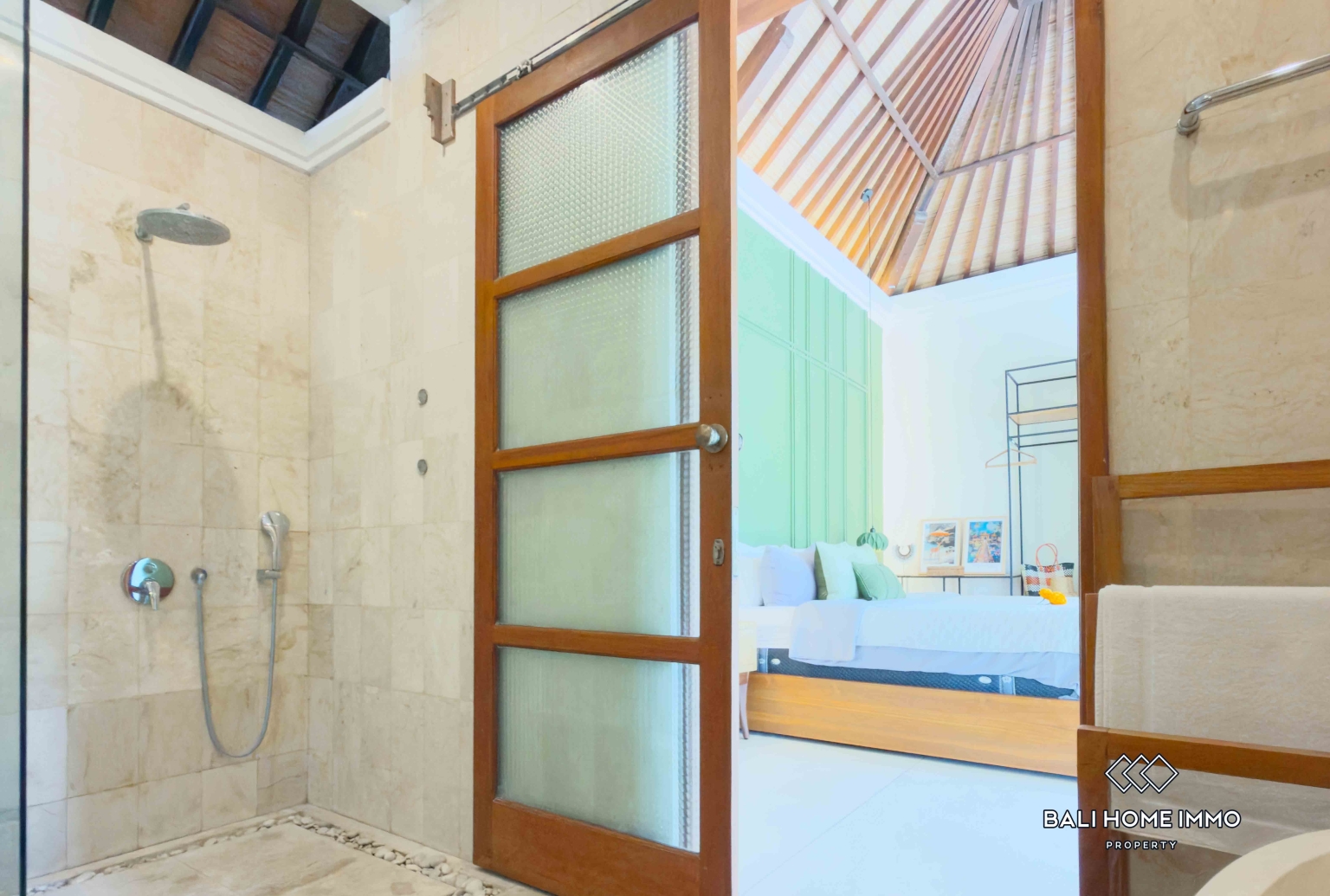 Villa de 3 chambres avec vue sur les rizières à louer à Bali Canggu Batu Bolong view 21