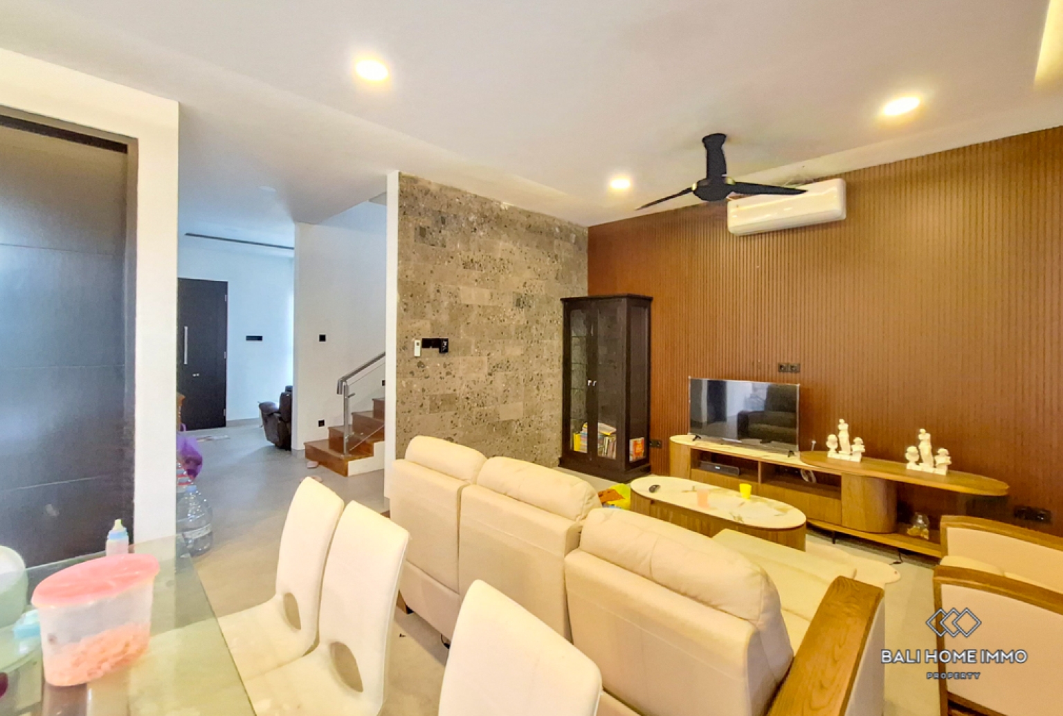 Ricefield View 5 Bedroom Villa for Sale in Bali Cemagi-Seseh Residential Side view 2