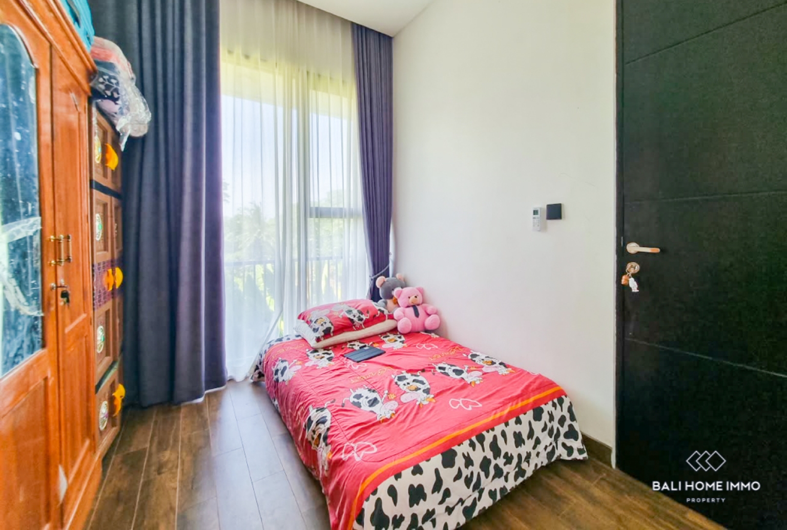 Ricefield View 5 Bedroom Villa for Sale in Bali Cemagi-Seseh Residential Side view 11