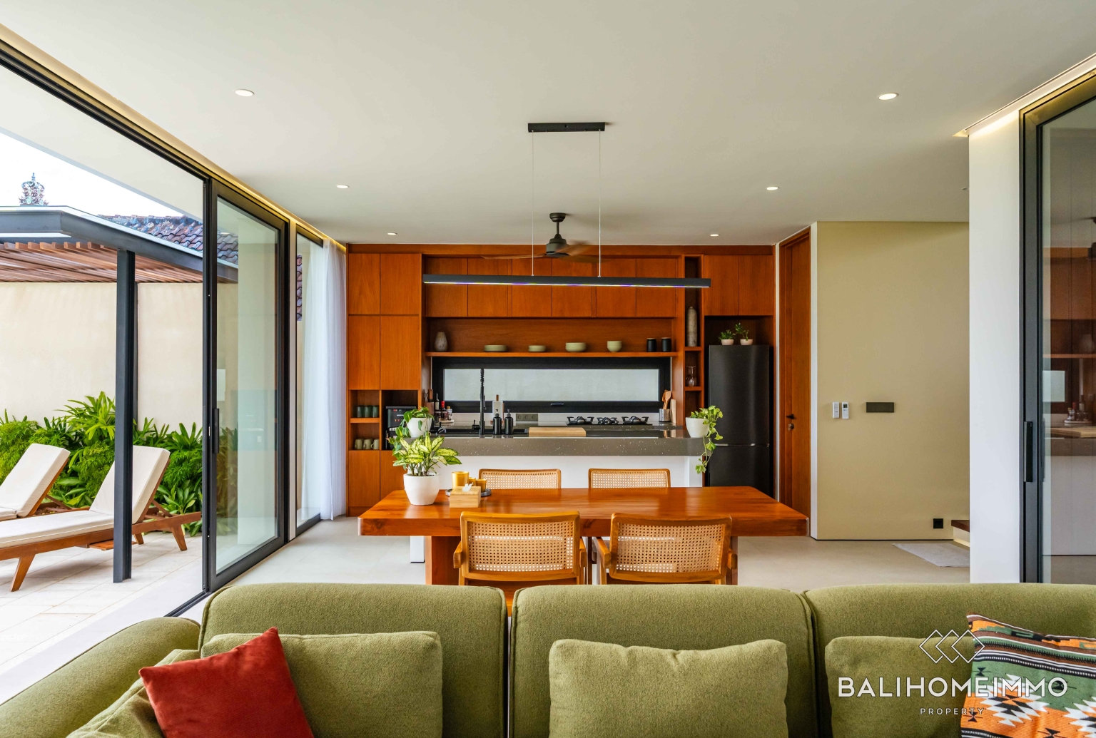 Villa moderne de 2 chambres avec vue sur Ricefield à vendre à Bali Kedungu view 3