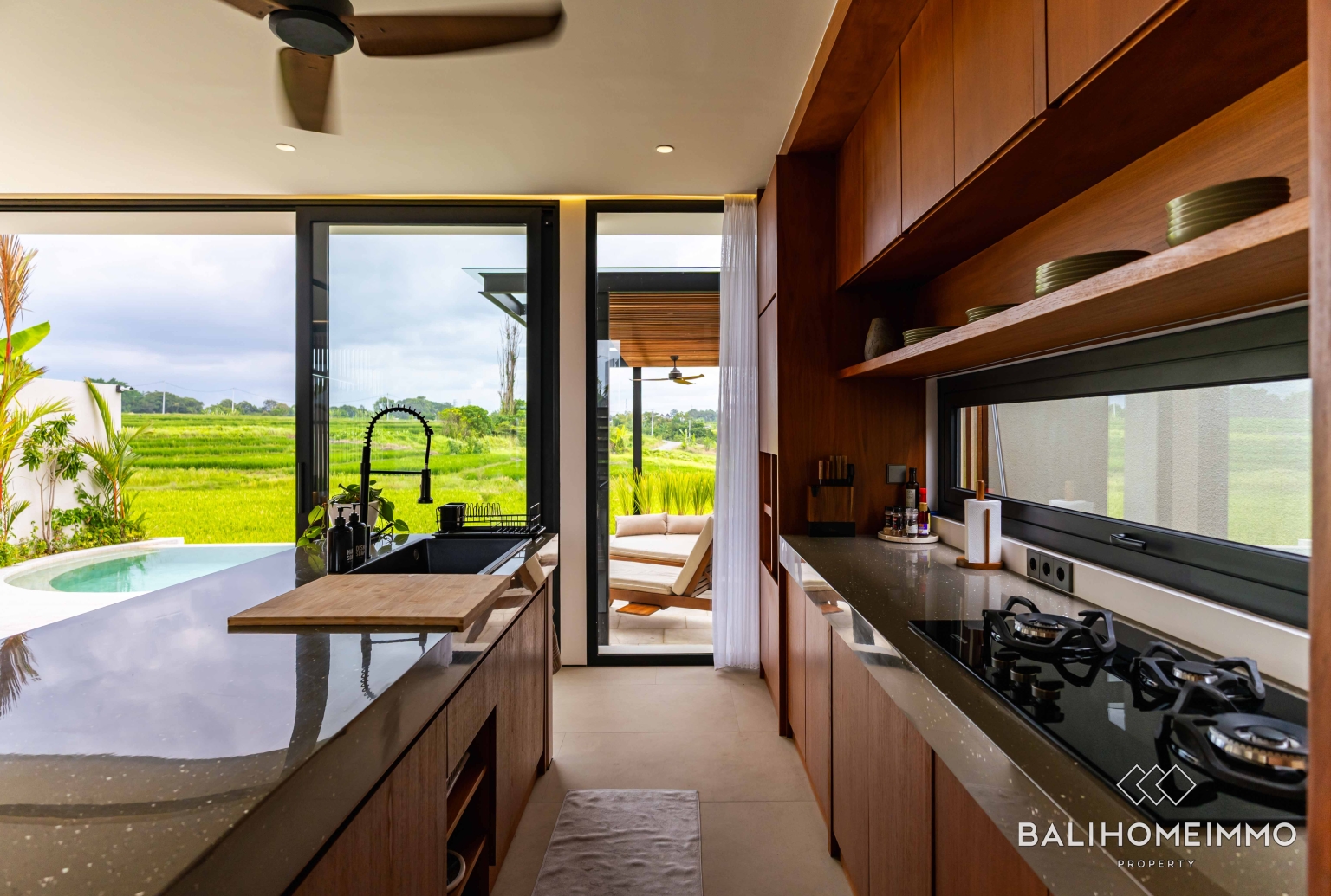 Villa moderne de 2 chambres avec vue sur Ricefield à vendre à Bali Kedungu view 9