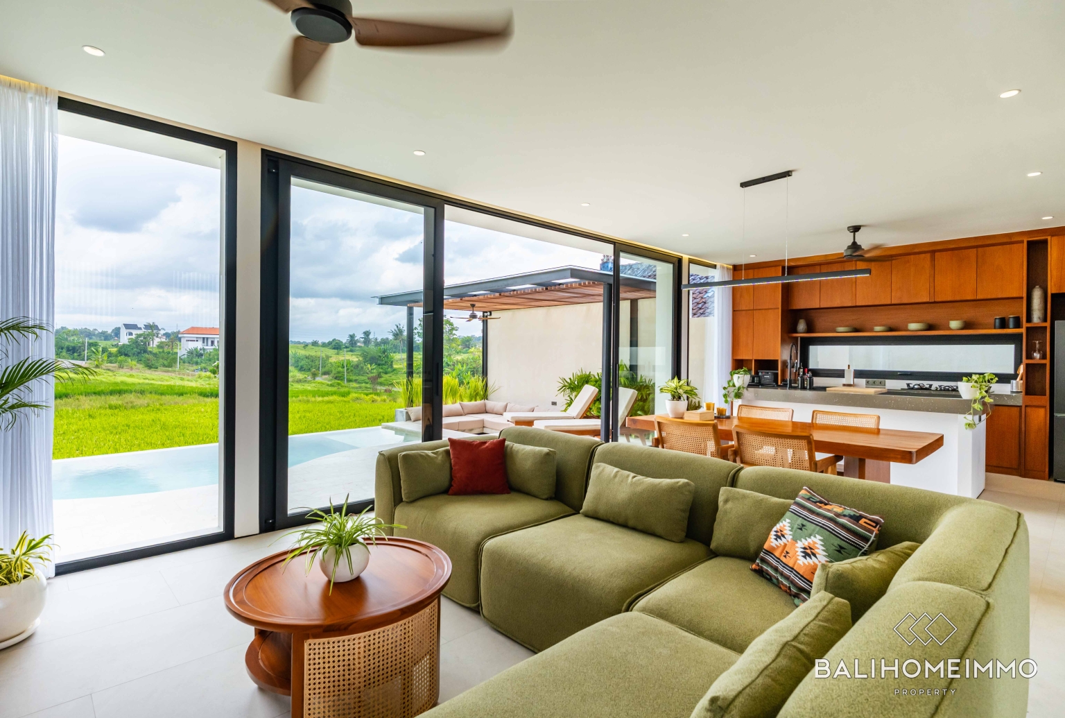 Villa moderne de 2 chambres avec vue sur Ricefield à vendre à Bali Kedungu view 2