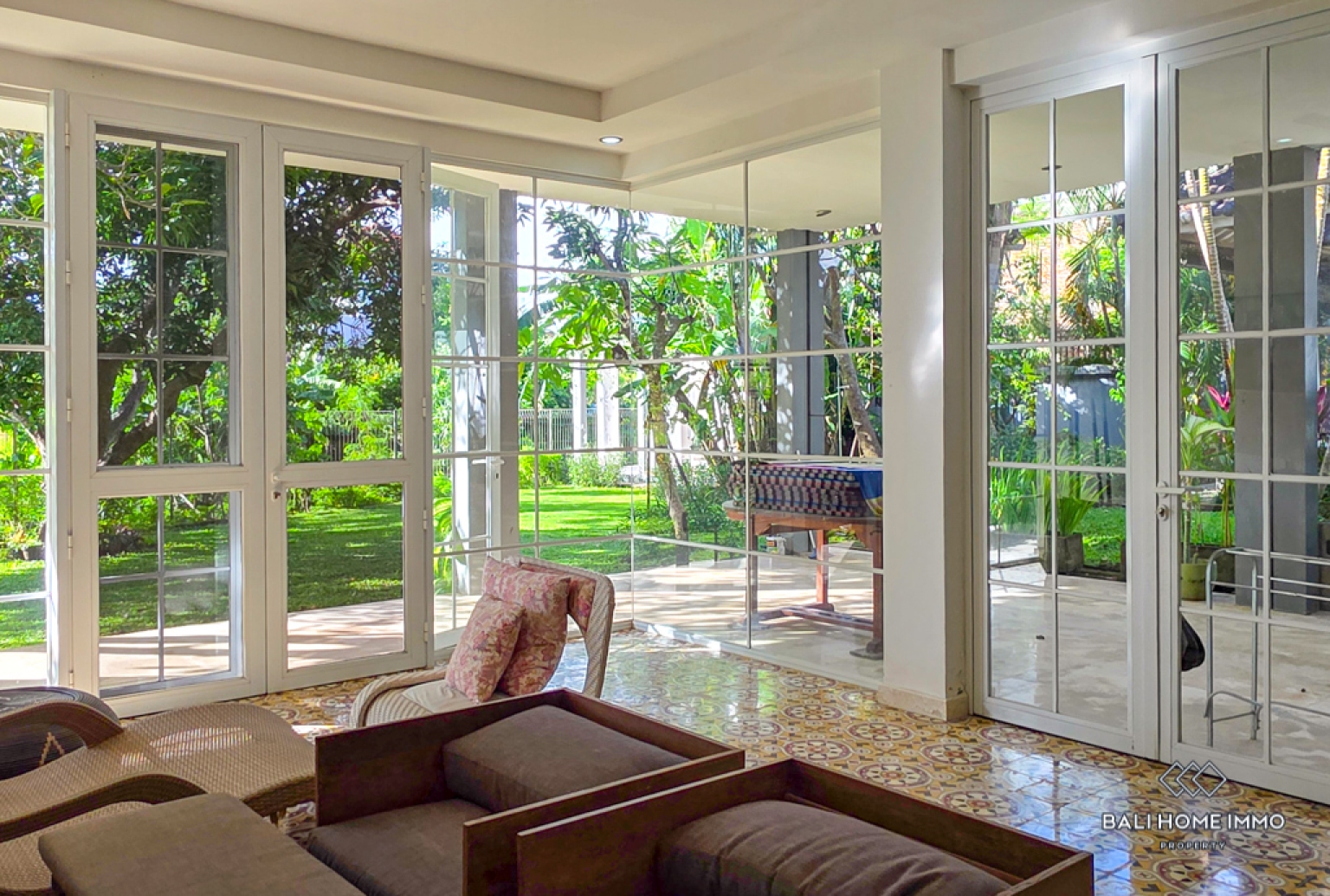 Villa 7 Kamar berpemandangan Sungai dan Sawah untuk Dijual dan Disewa di Bali Berawa view 2