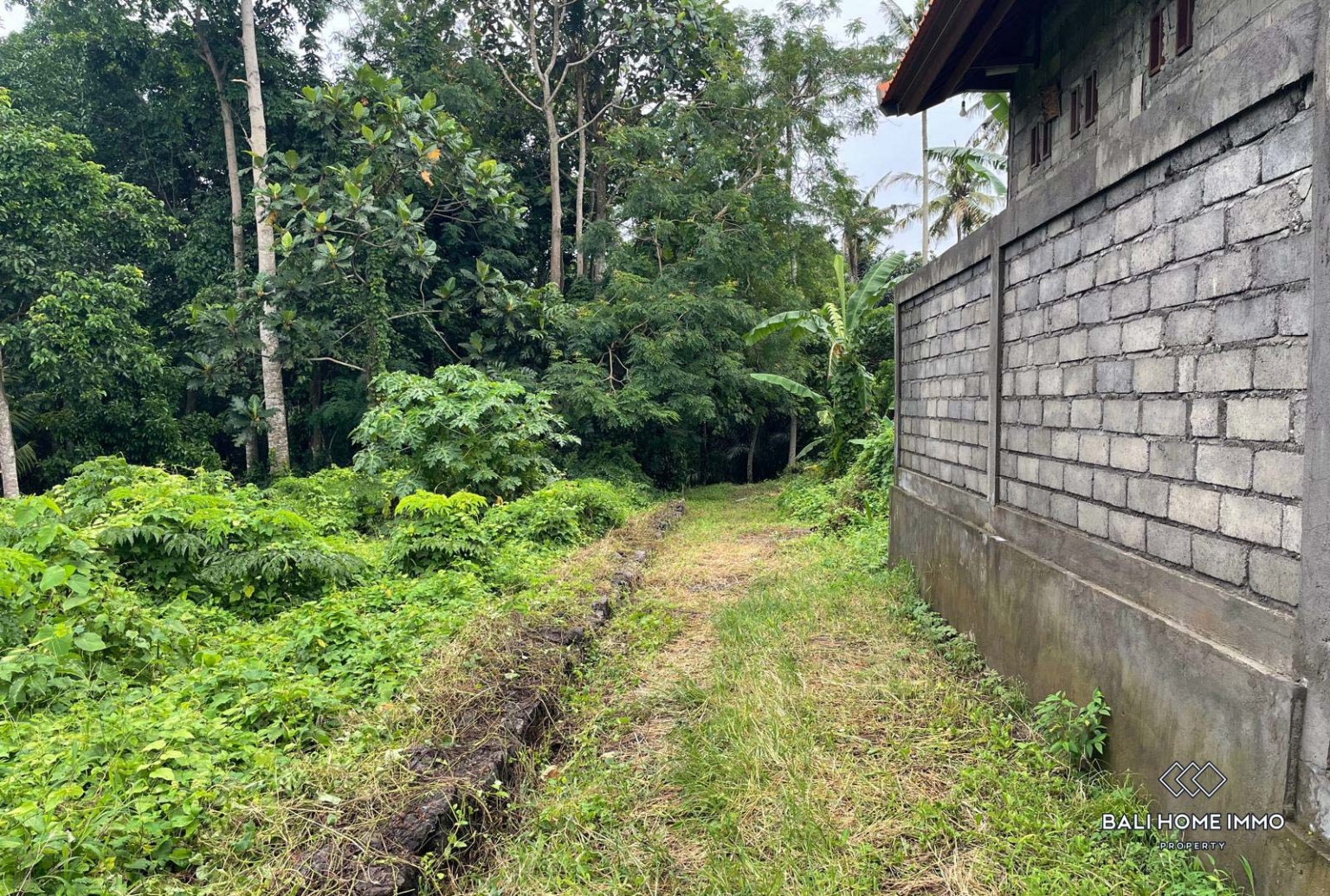 Riverside land in residential area for sale leasehold in Bali Near Canggu residential side view 8