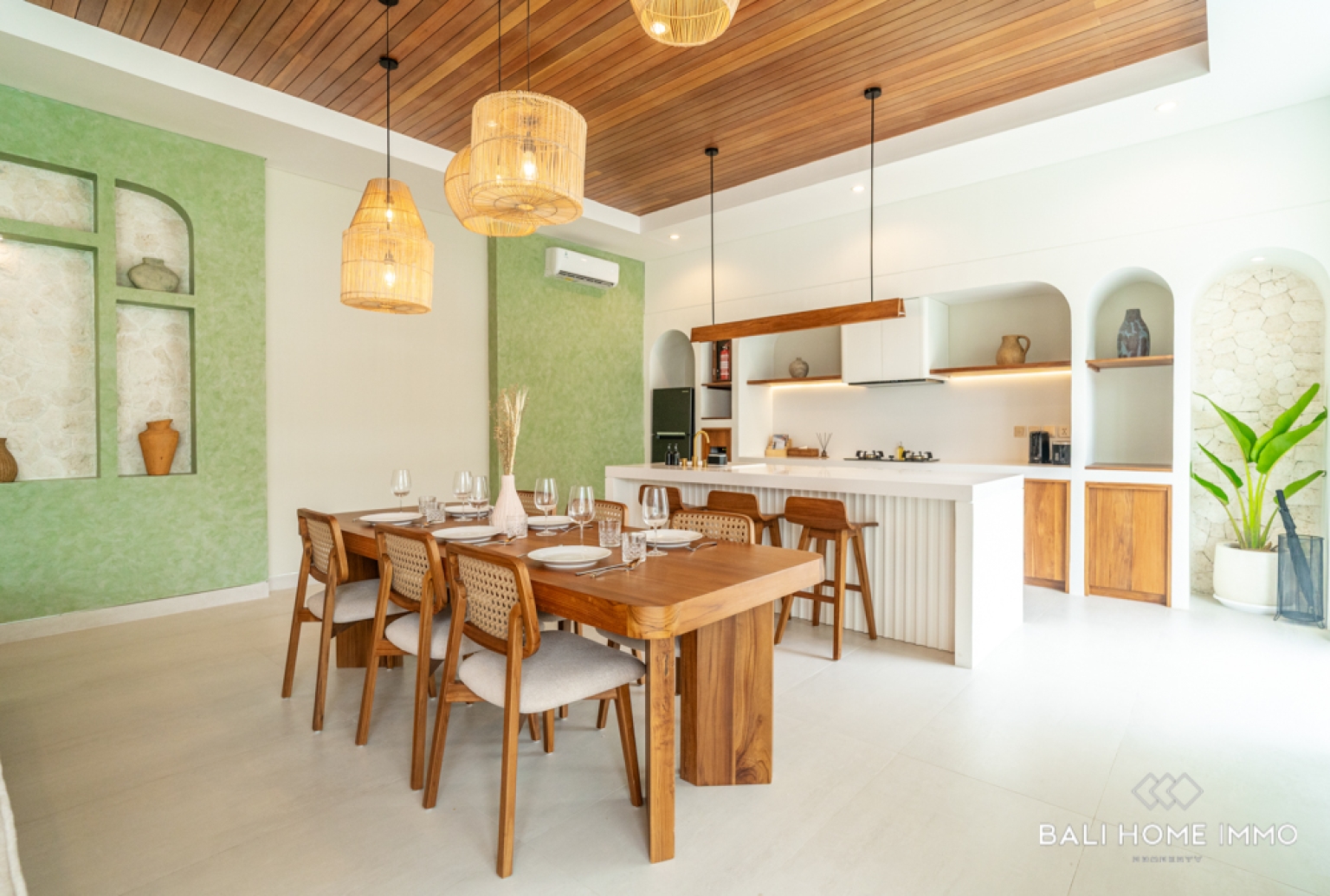 SOPHISTICATED 2 BEDROOM VILLA FOR SALE LEASEHOLD IN BINGIN view 7