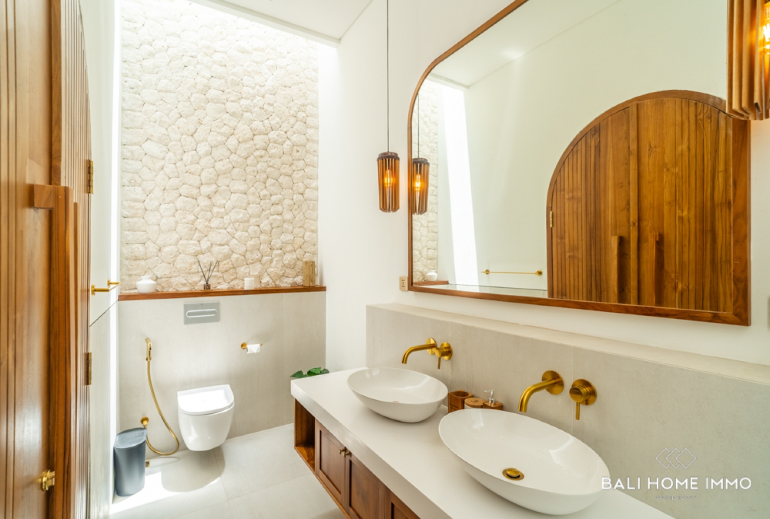 SOPHISTICATED 2 BEDROOM VILLA FOR SALE LEASEHOLD IN BINGIN view 17