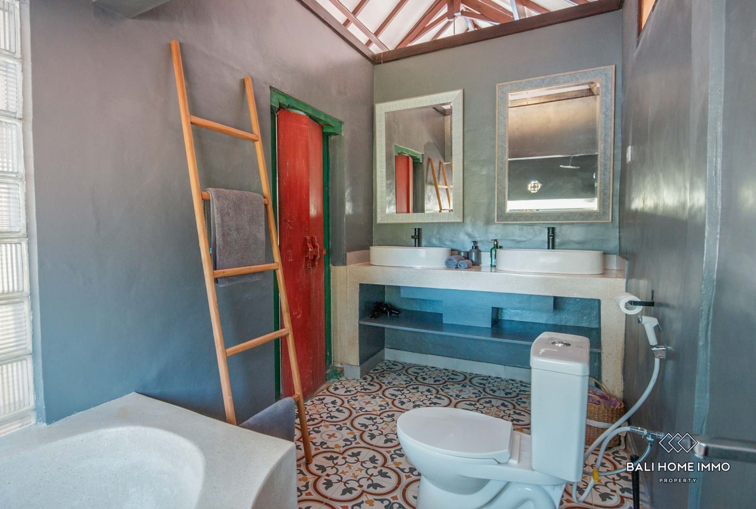 Spacious 10 bedrooms retreat villa concept for sale leasehold in Bali Cepaka view 7