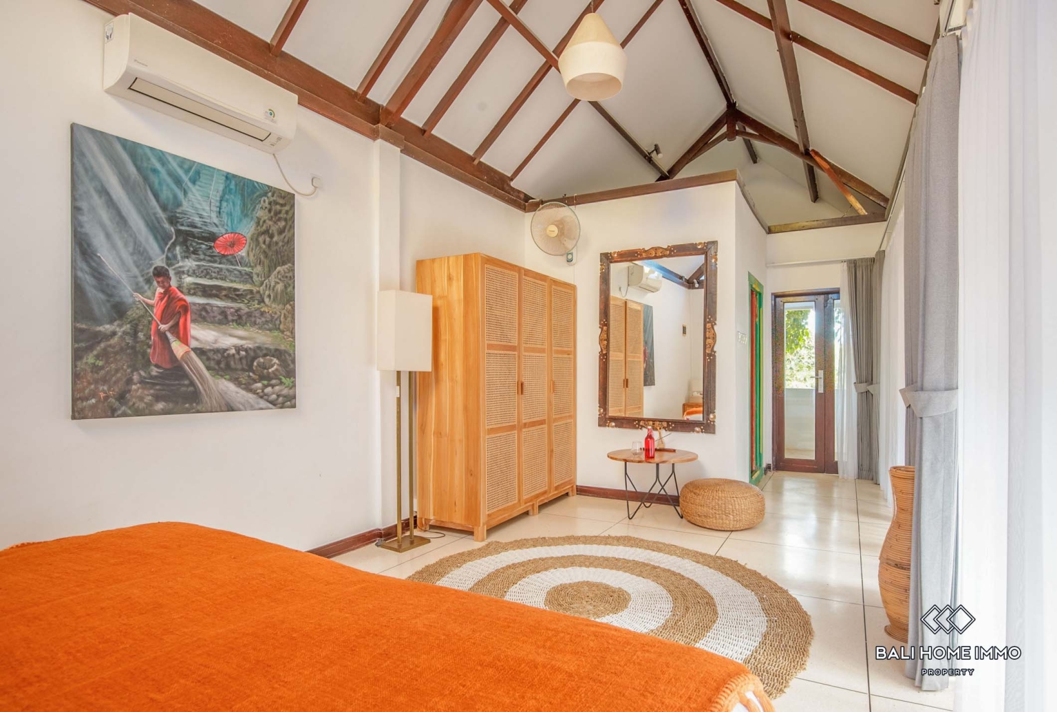 Spacious 10 bedrooms retreat villa concept for sale leasehold in Bali Cepaka view 6