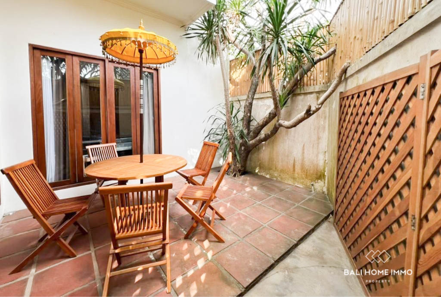 Spacious 5-Bedroom Family Villa with Office and Large Garden for Rent in Berawa view 10