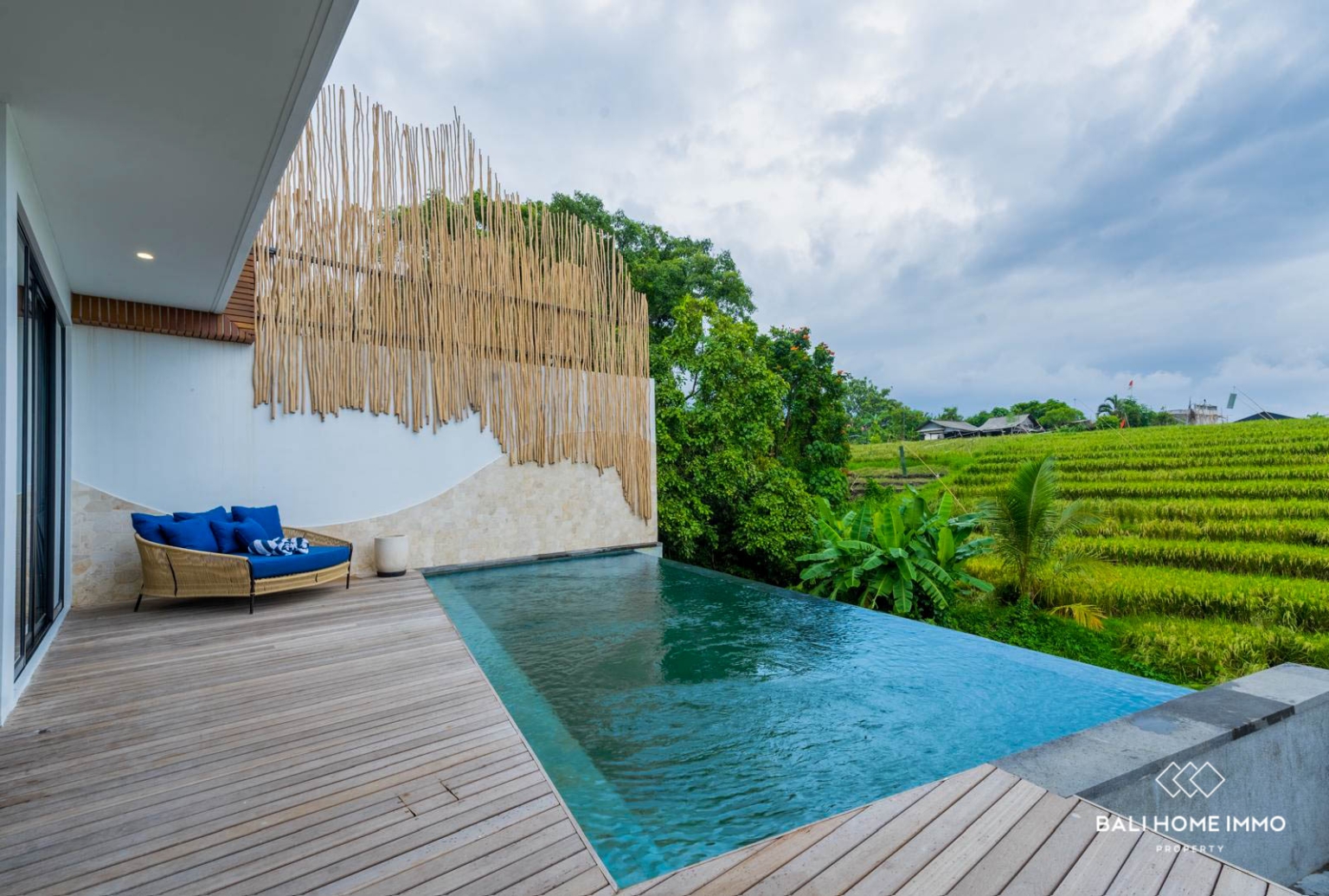 Spacious 3-Bedroom Rice Field View Villa for Rent and Sale in Pererenan view 13