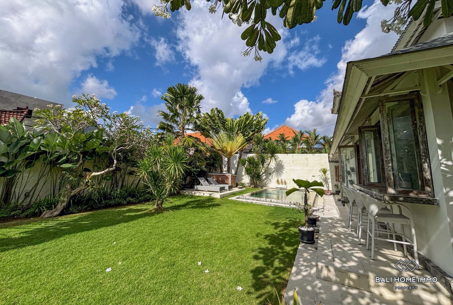 Spacious 3 Bedrooms villa for yearly rental in Bali Canggu Echo beach view 18