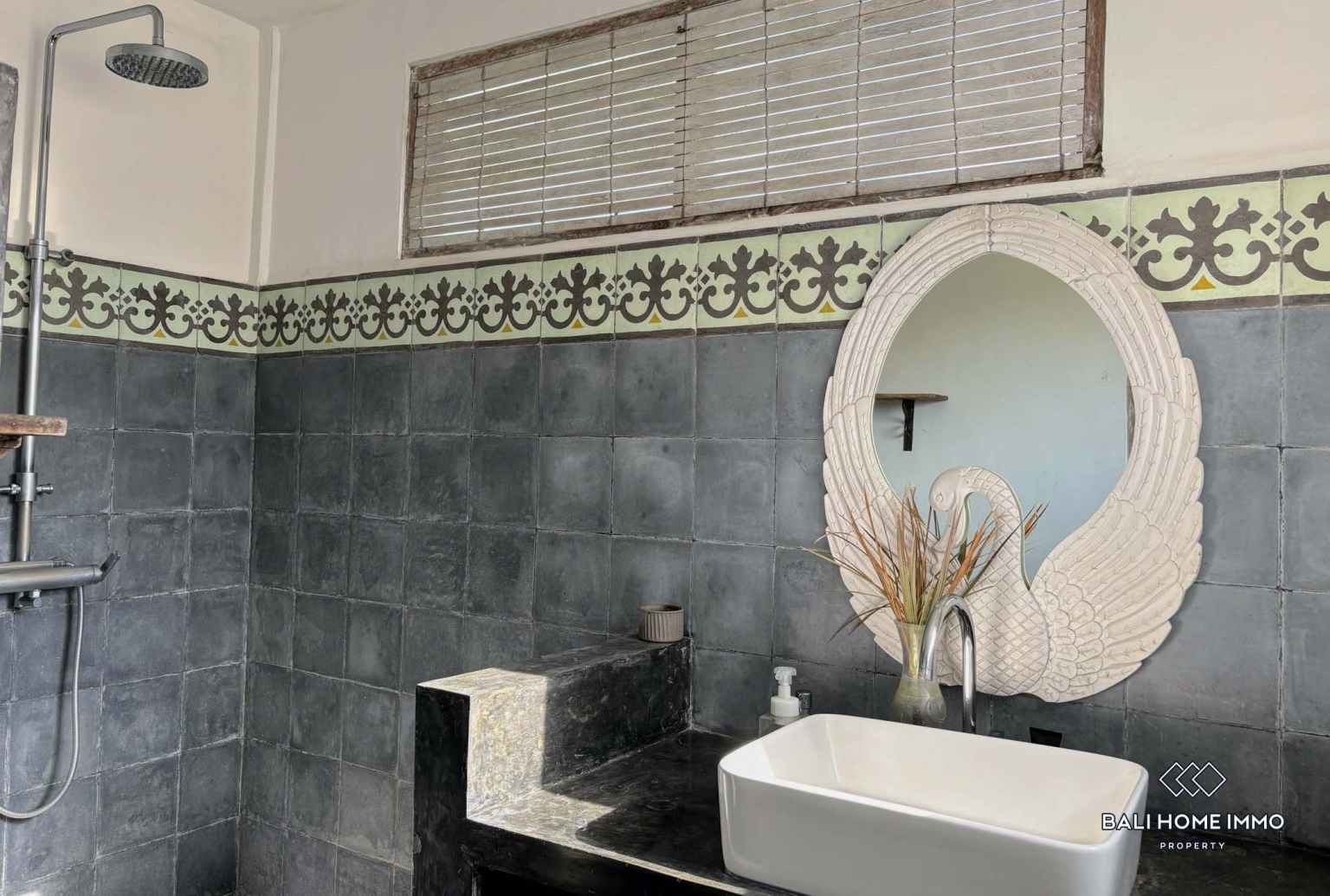 Spacious 3 Bedrooms villa for yearly rental in Bali Canggu Echo beach view 10